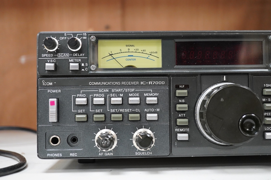An Icom IC-R7000 Communications Receiver (25 to 999MHz and 1025 to 2000 MHz), serial number 18806